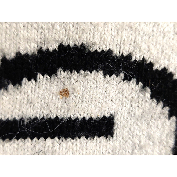 Dolce & Gabbana D&G Black & Off White Reversible Heavy Wool Scarf Pre-owned - Picture 13 of 16